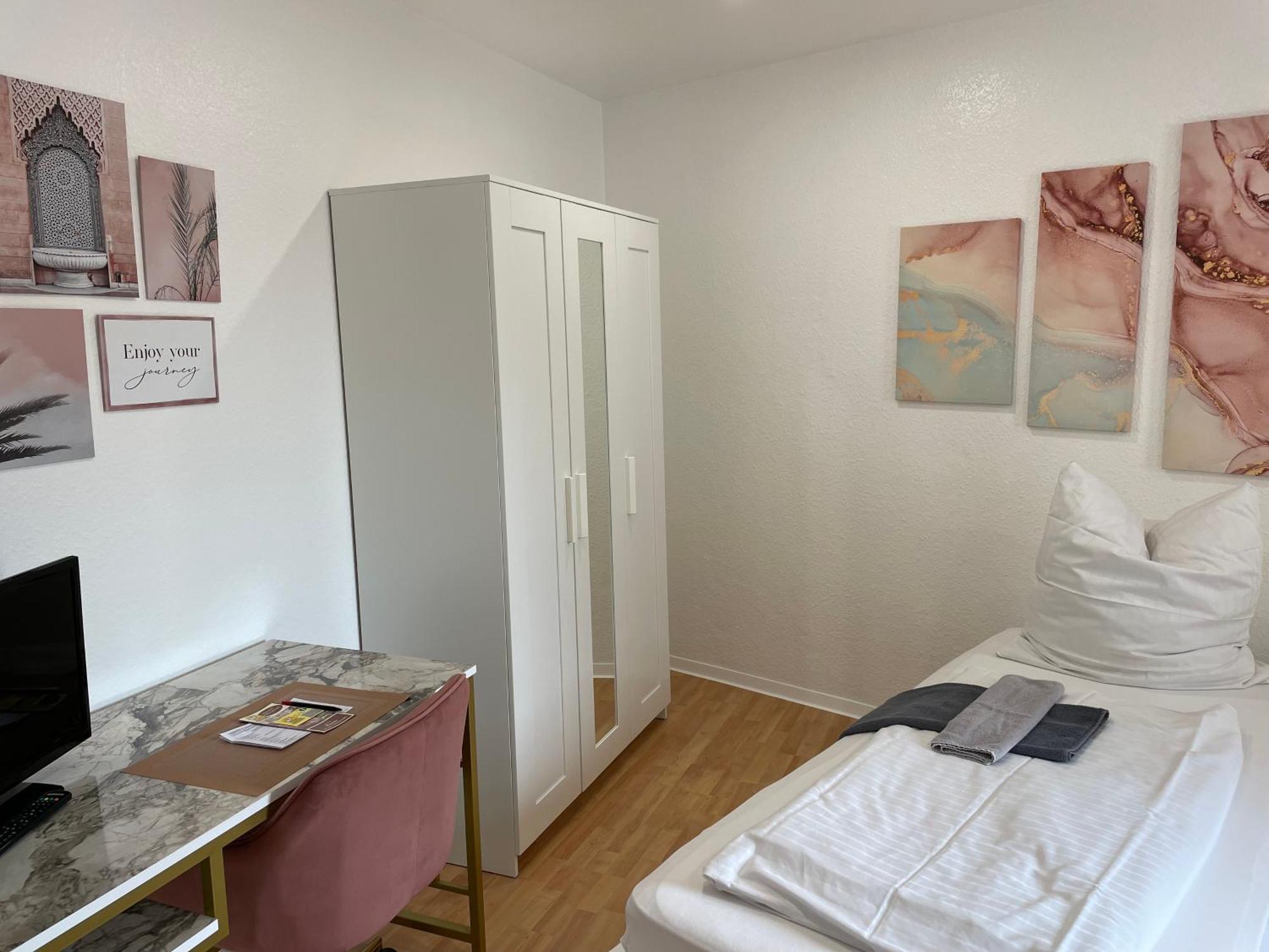 Pension An Der Hessenhalle Giessen Luaran gambar